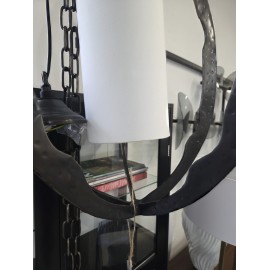 Lampa Eichholtz młotkowanego brązu biały abażur Eichholtz Luciano